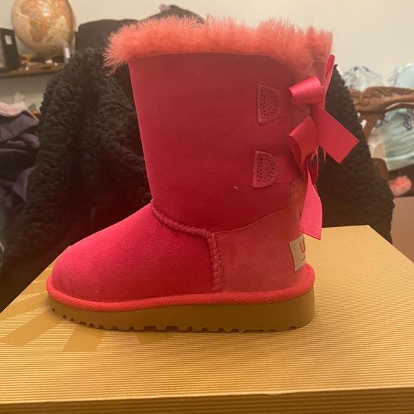 Girls Ugg boots - Picture 1 of 1